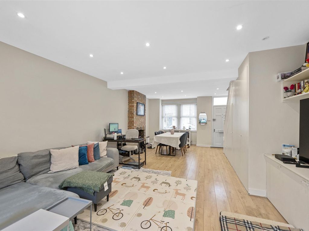 3 bed property for sale in Aston Road, London SW20, £850,000
