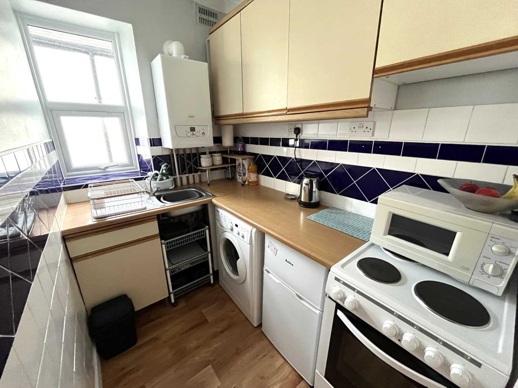 1 bed flat for sale in Alexandra Terrace, Exmouth EX8, £160,000