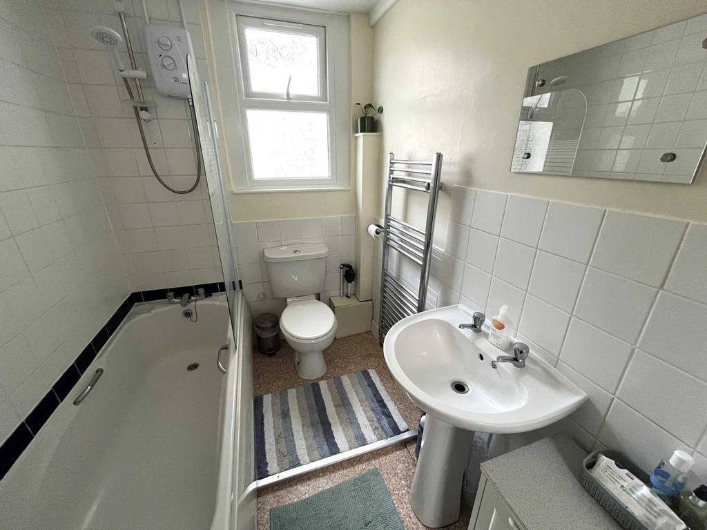 1 bed flat for sale in Alexandra Terrace, Exmouth EX8, £160,000