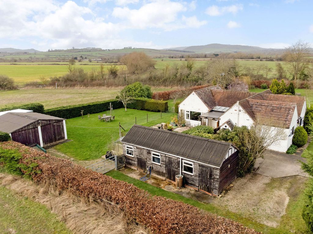 3 bed detached bungalow for sale in Hailes Nr Winchcombe, Cheltenham GL54, £695,000