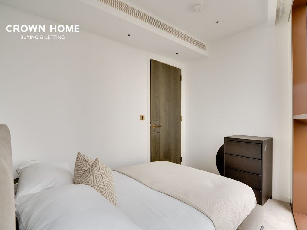 3 bed flat to rent in Thames City, Nine Elms SW8, £5,880 pcm