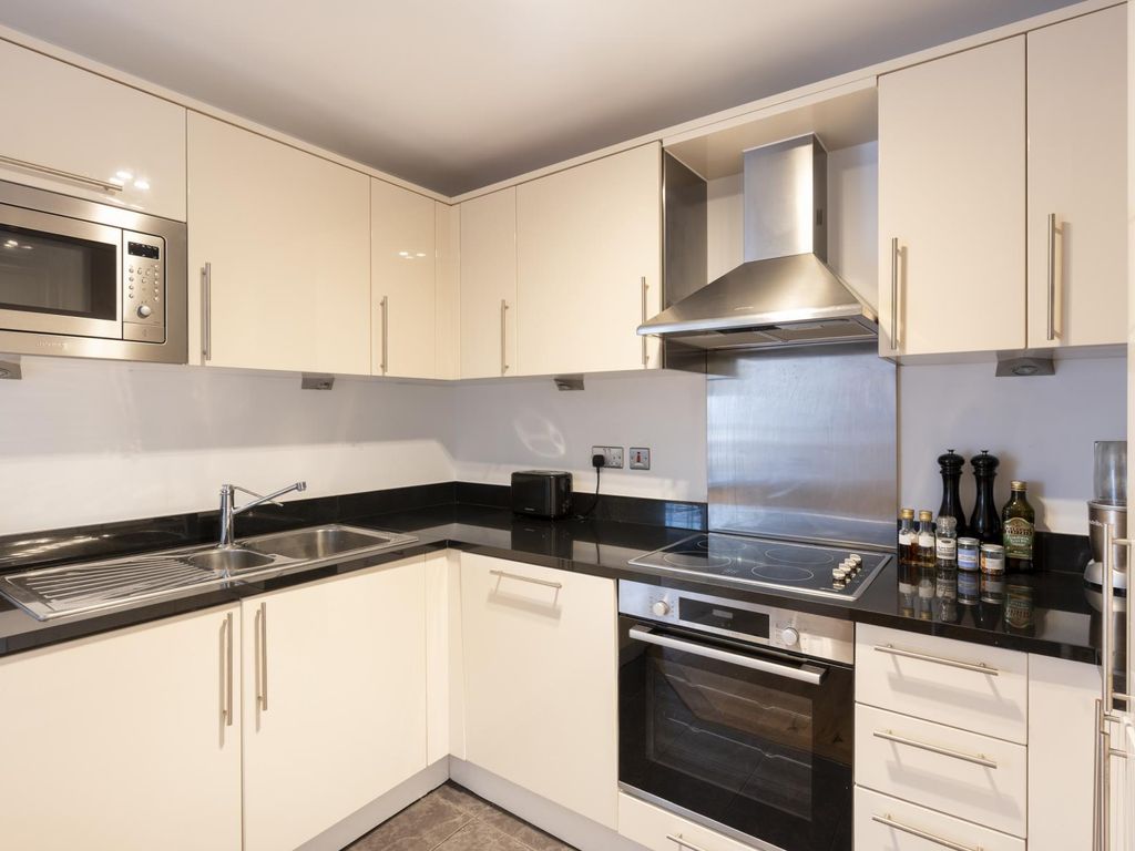 2 bed flat to rent in Great Suffolk Street, London SE1, £3,467 pcm