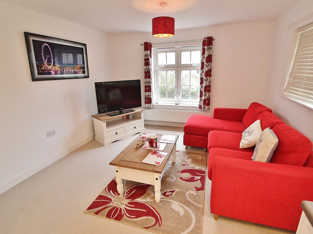1 bed flat for sale in Trenchard Close, Waterlooville PO7, £76,000