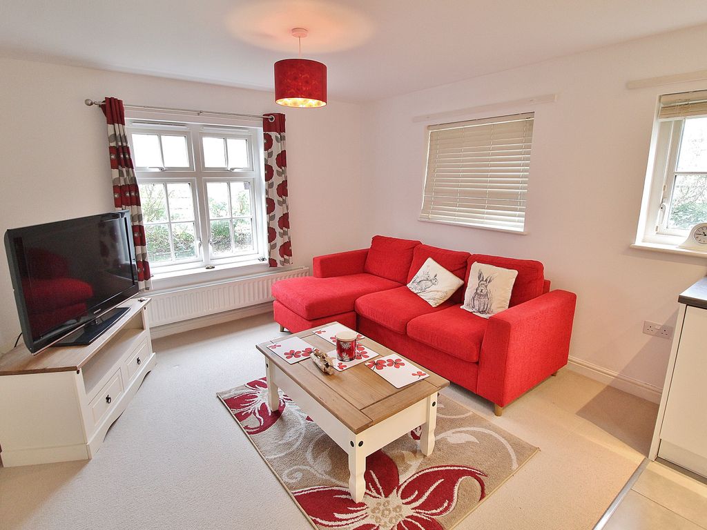 1 bed flat for sale in Trenchard Close, Waterlooville PO7, £76,000