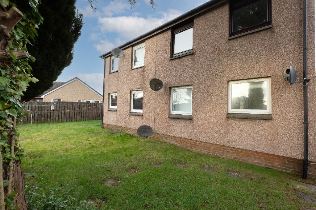 1 bed flat for sale in Thurston Place, West Lothian EH54, £108,000