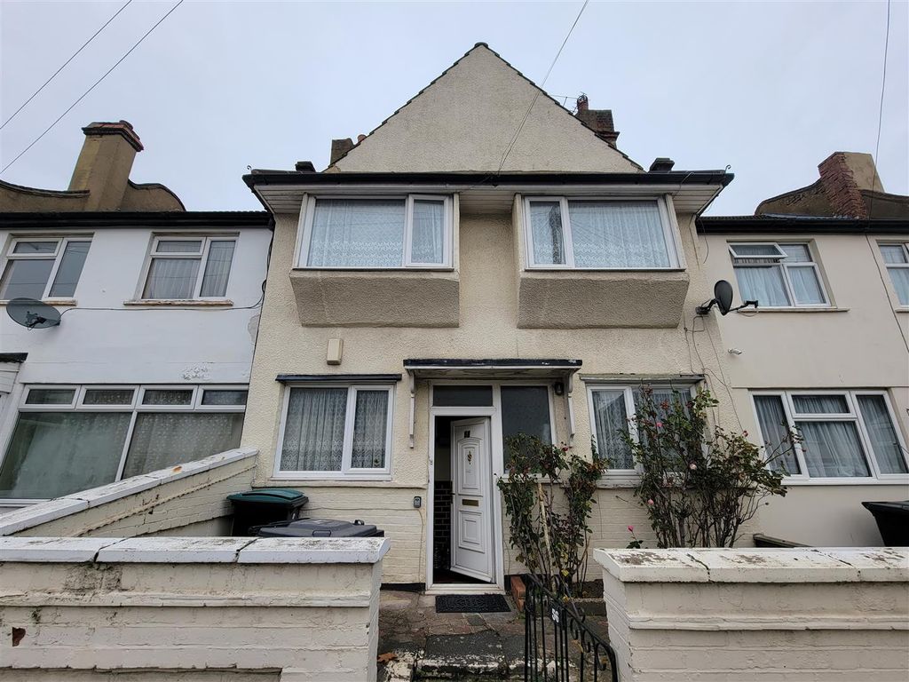 3 bed property for sale in Compton Crescent, Tottenham N17, £400,000