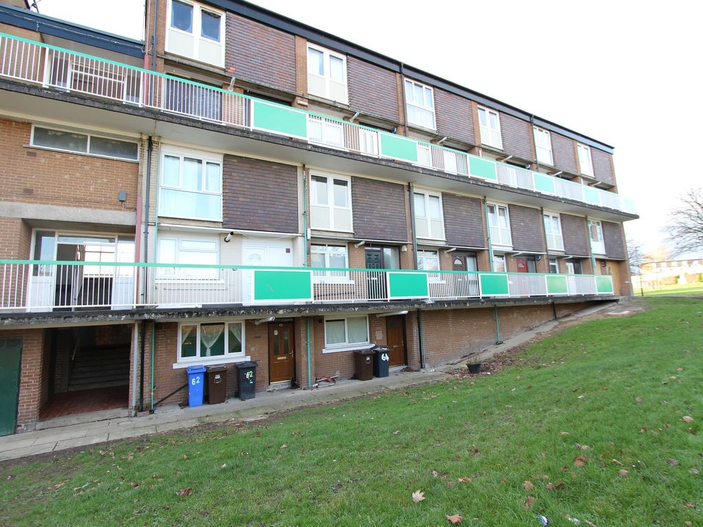 2 bed flat for sale in White Thorns Drive, Sheffield S8, £60,000