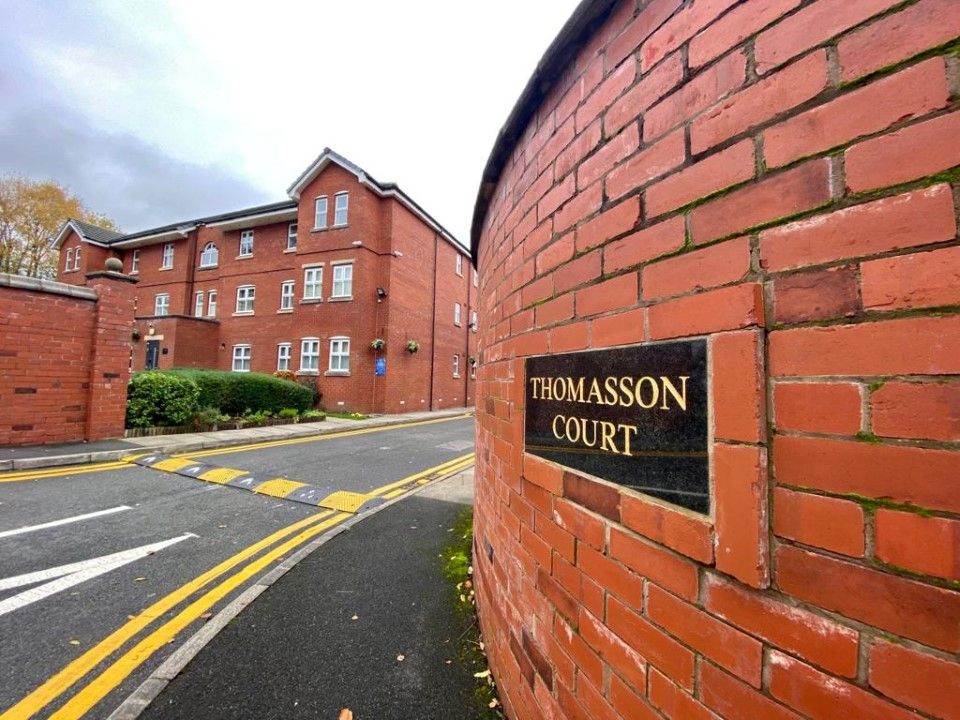 2 bed flat to rent in Thomasson Court, Bolton BL1, £895 pcm