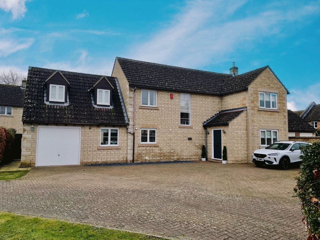 5 bed detached house for sale in St. Giles Close, Holme, Peterborough PE7, £800,000