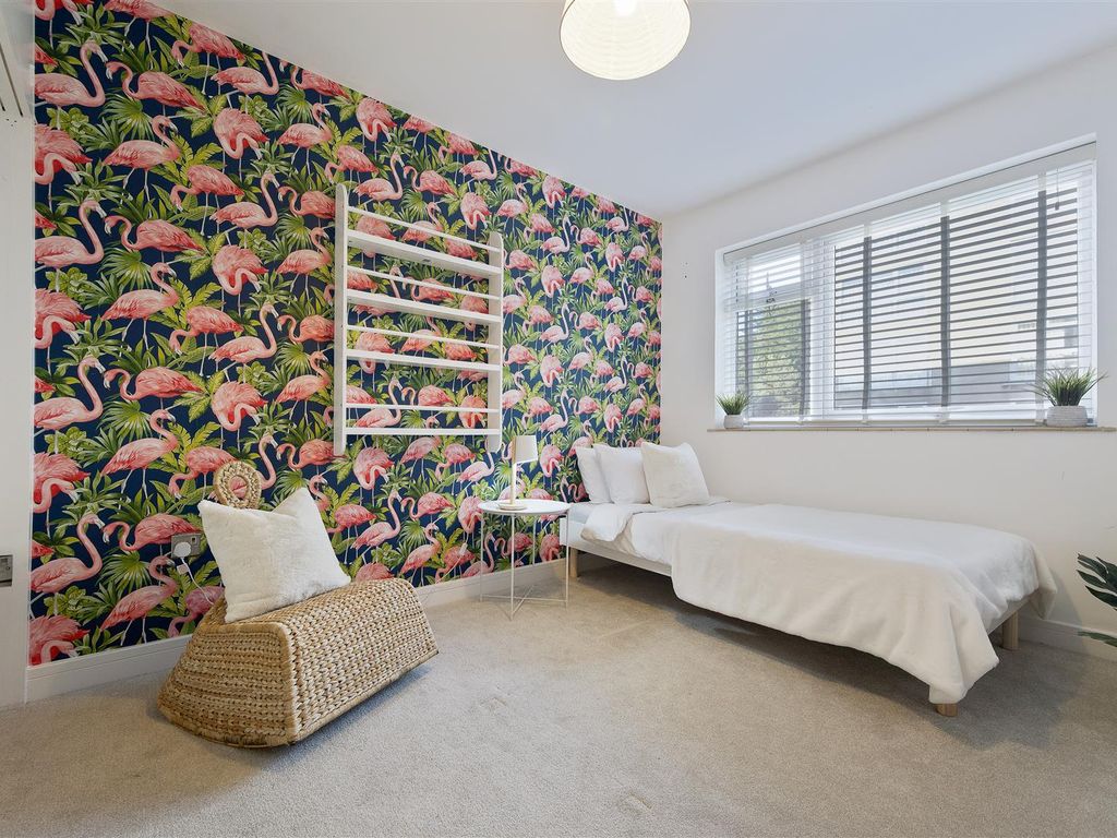 2 bed flat to rent in Rushford Warren, Mudeford, Christchurch BH23, £1,500 pcm