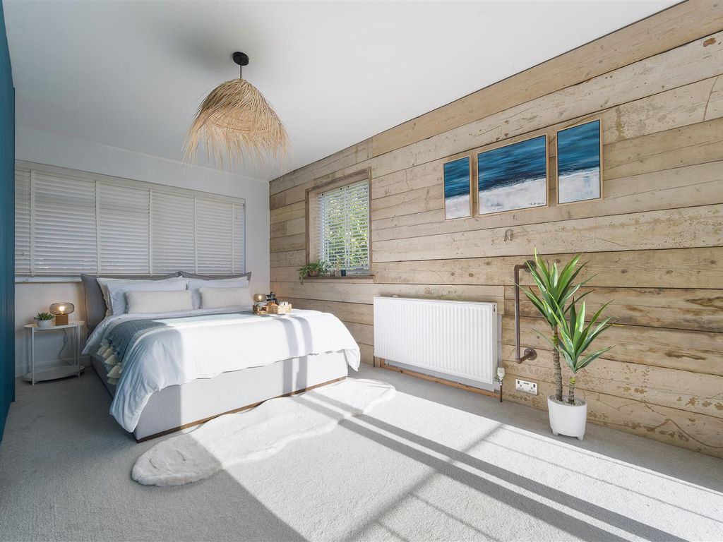 2 bed flat to rent in Rushford Warren, Mudeford, Christchurch BH23, £1,500 pcm
