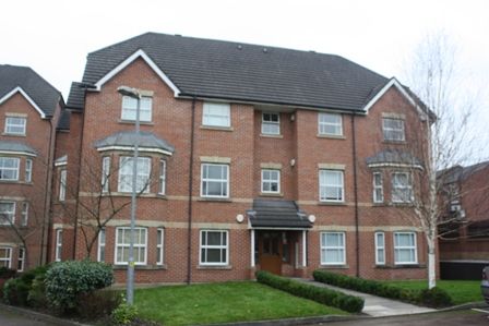 2 bed flat to rent in Royal Court Drive, Bolton BL1, £2,925 pcm