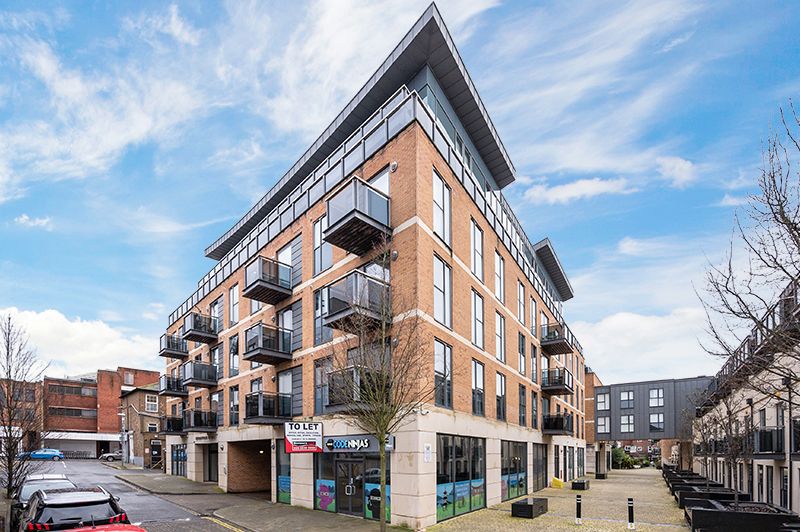 1 bed flat for sale in St. Mary's Road, Surbiton KT6, £375,000