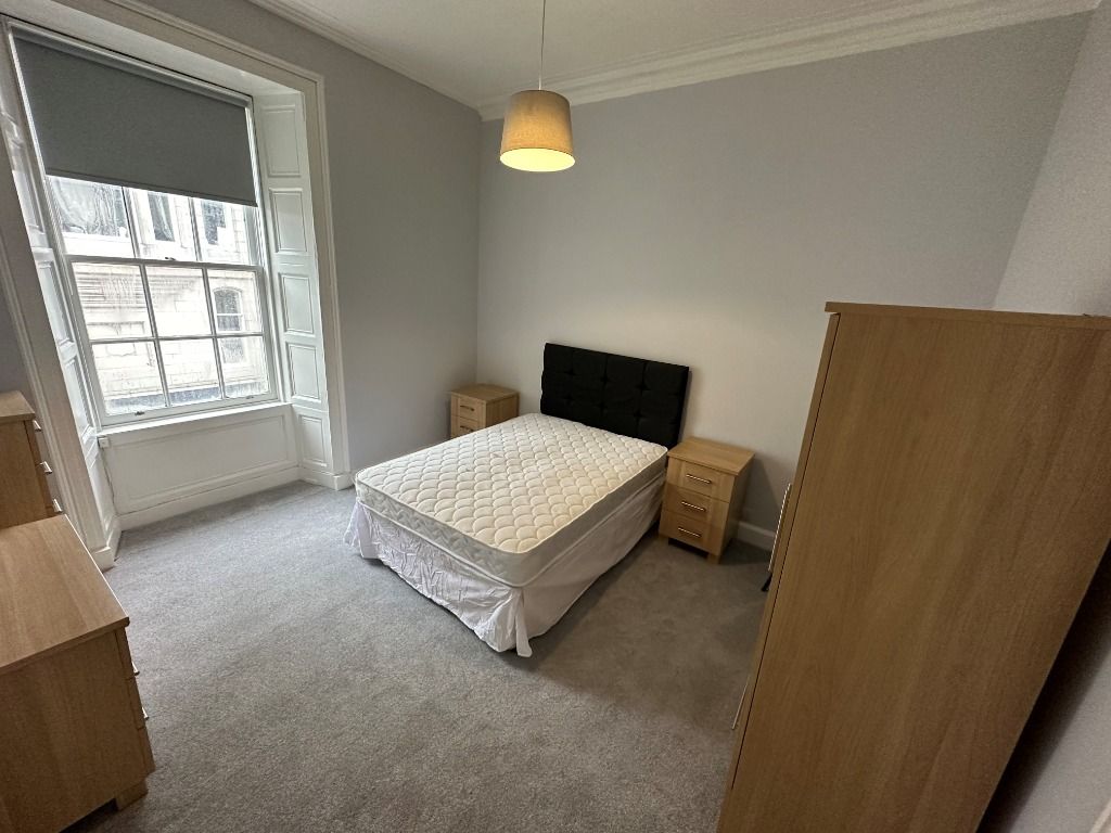 2 bed flat to rent in Chapel Court, City Centre, Aberdeen AB11, £900 pcm