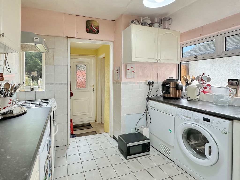 3 bed semi-detached house for sale in Histon Road, Cambridge CB4, £550,000