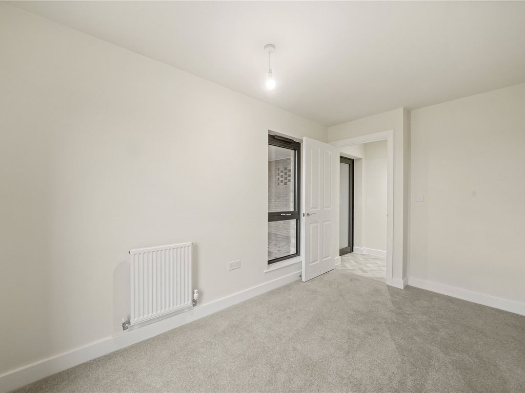 2 bed flat to rent in Evolution Court, Cambridge, Cambridgeshire CB3, £1,850 pcm