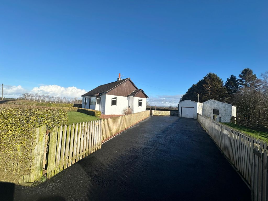 3 bed bungalow to rent in The Cottage, High Parks Farm, Hamilton ML3, £1,650 pcm