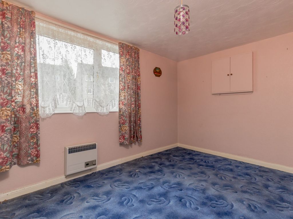 2 bed flat for sale in 4/3 Oxgangs Park, Oxgangs EH13, £125,000