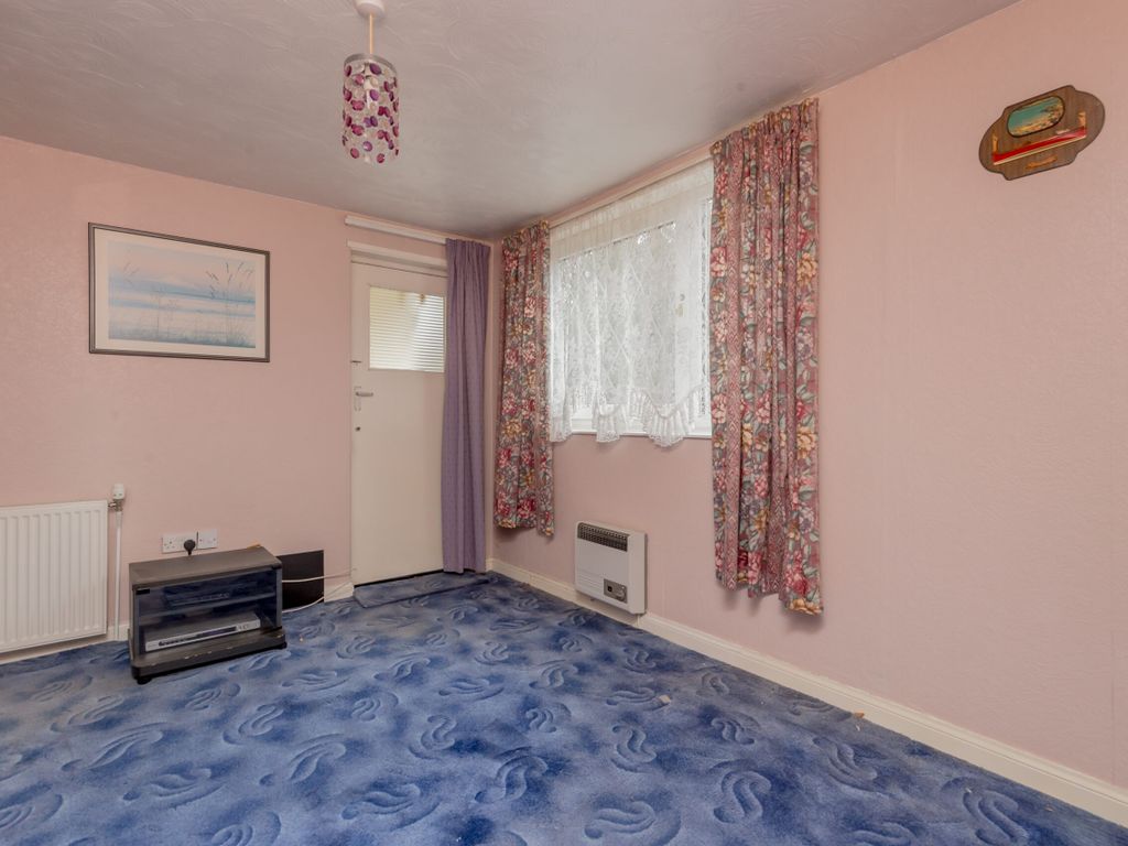 2 bed flat for sale in 4/3 Oxgangs Park, Oxgangs EH13, £125,000