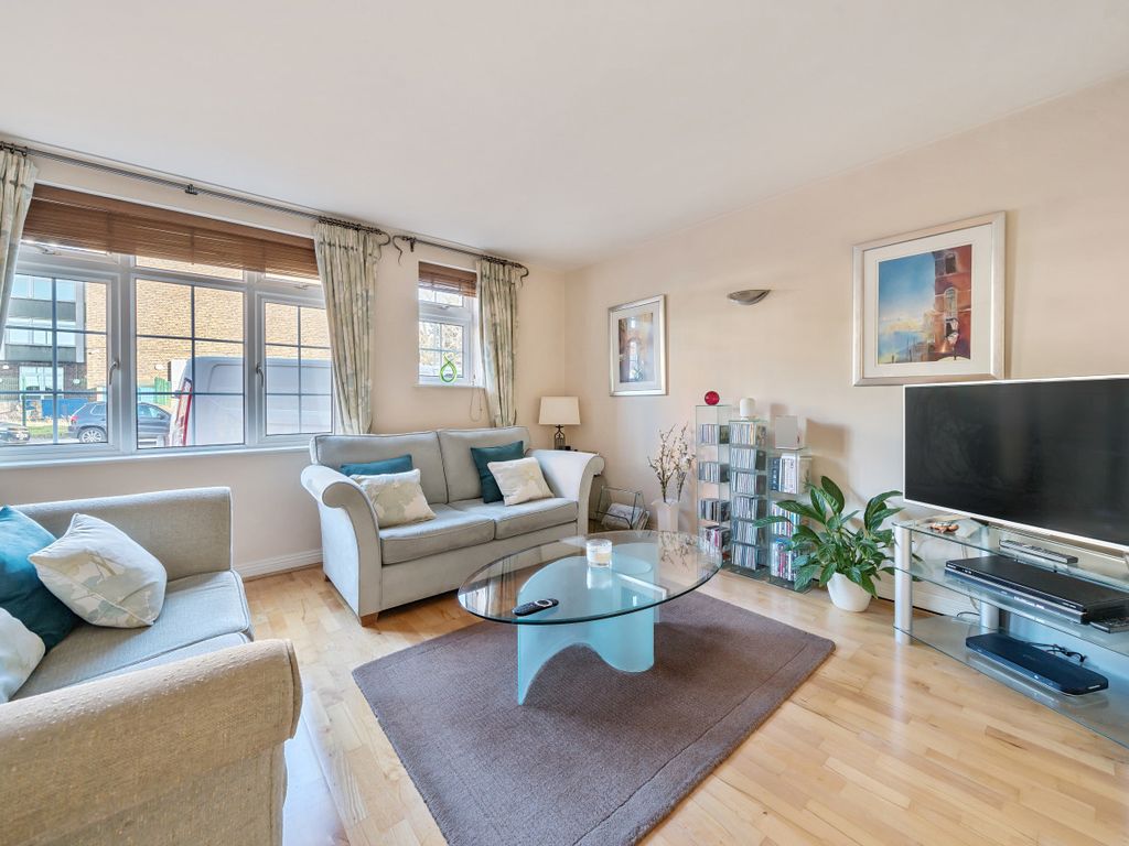 2 bed flat for sale in Sandford Road, Bromley BR2, £400,000