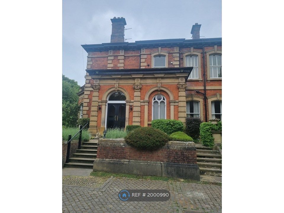 2 bed flat to rent in Hill Carr, Altrincham WA14, £1,500 pcm