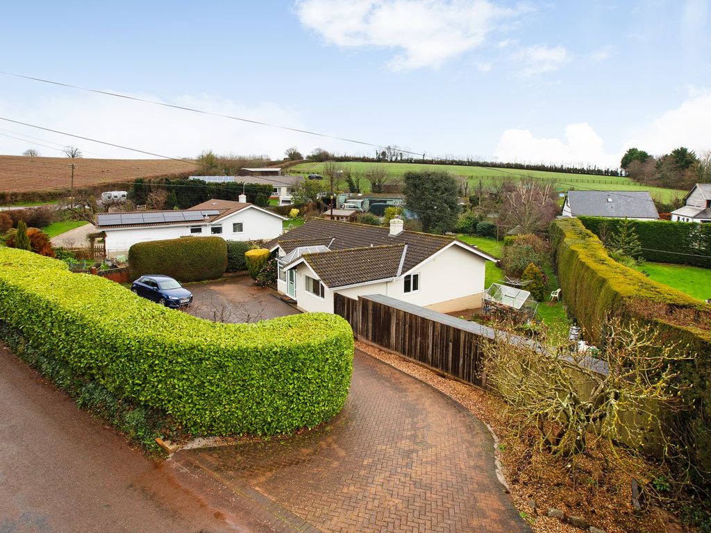 3 bed bungalow for sale in Moorhaven, Shillingford Abbot EX2, £595,000