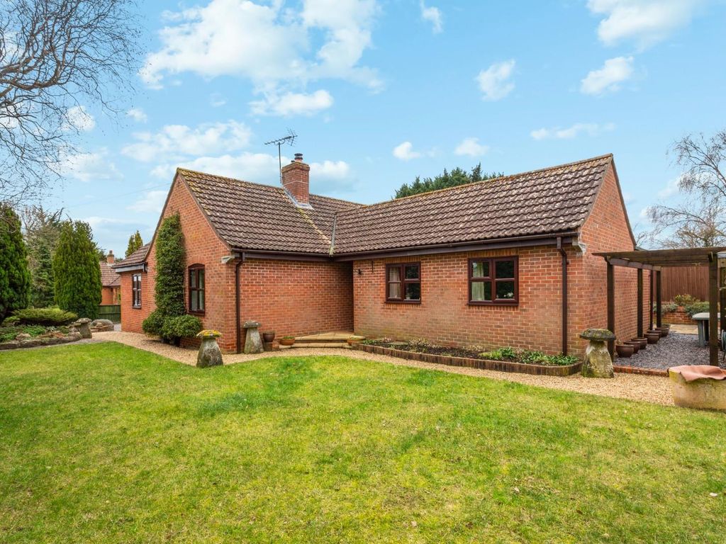 3 bed detached bungalow for sale in Station Road, Great Wishford, Salisbury SP2, £625,000