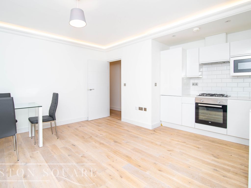 2 bed flat to rent in Horn Lane, London W3, £1,890 pcm