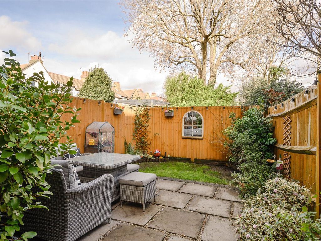 1 bed flat for sale in Chilton Road, Richmond TW9, £650,000