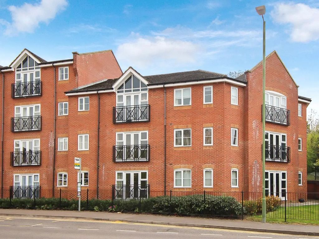 2 bed flat for sale in Harriet House, London Road, Hemel Hempstead, Hertfordshire HP3, £225,000