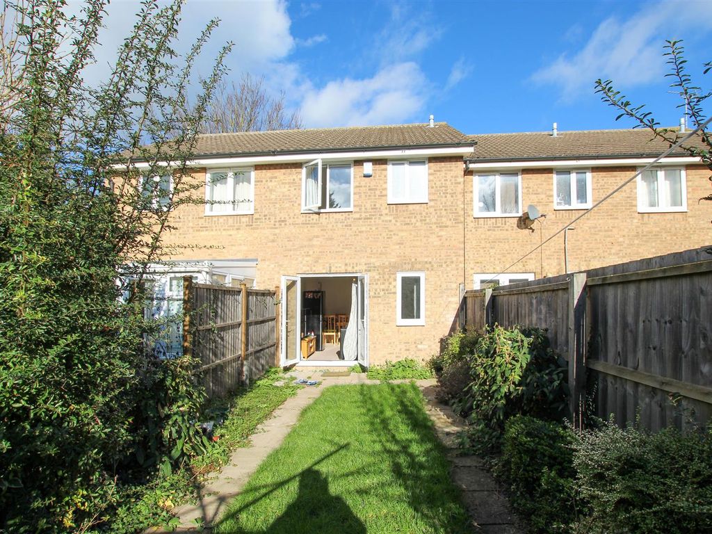 2 bed terraced house to rent in Harebell Close, Cherry Hinton, Cambridge CB1, £1,400 pcm