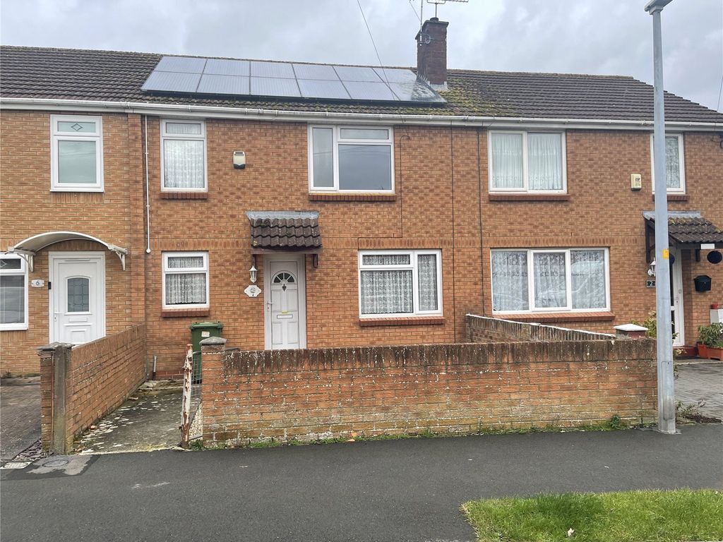 3 bed terraced house for sale in Davenham Close, Swindon, Wiltshire SN3, £210,000