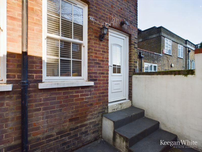 2 bed flat for sale in High Street, High Wycombe HP11, £310,000