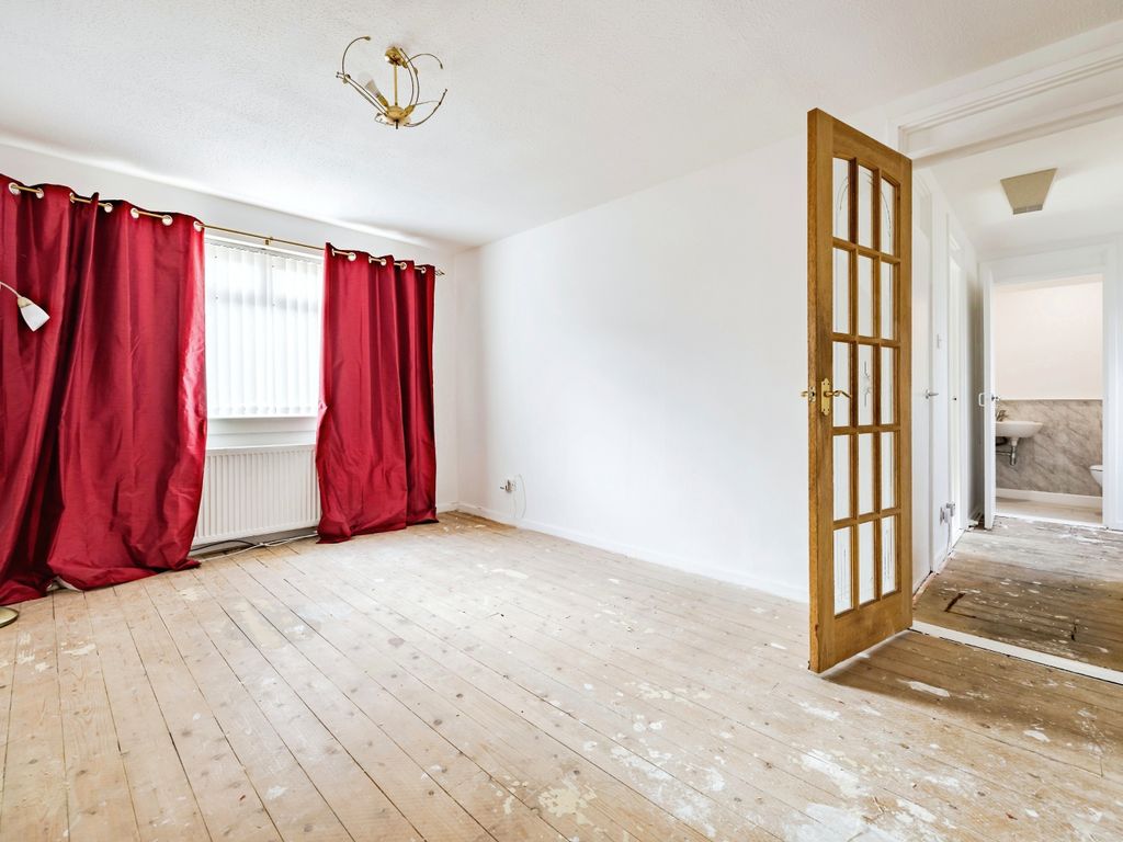 2 bed end terrace house for sale in Rashieburn, Erskine PA8, £130,000