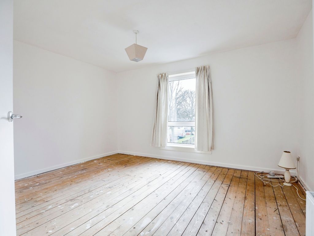 2 bed end terrace house for sale in Rashieburn, Erskine PA8, £130,000
