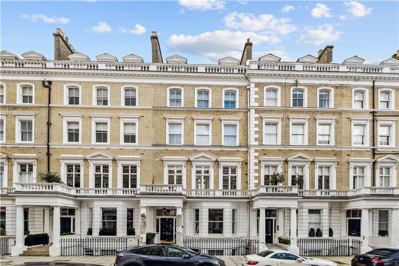 2 bed flat for sale in Onslow Gardens, London SW7, £1,450,000