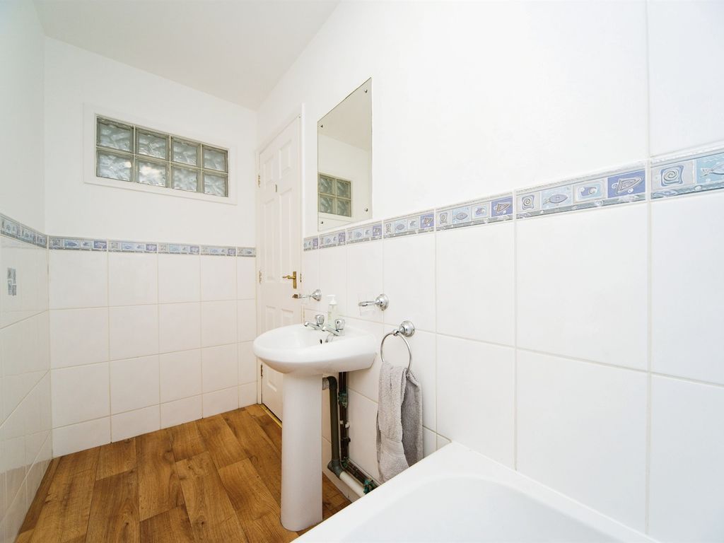 1 bed flat for sale in Cornfield Road, Eastbourne BN21, £99,950