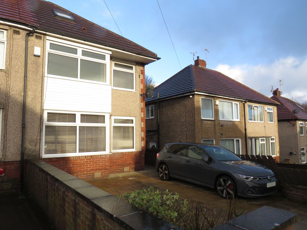 3 bed semi-detached house to rent in Pye Nest Drive, Halifax HX2, £950 pcm