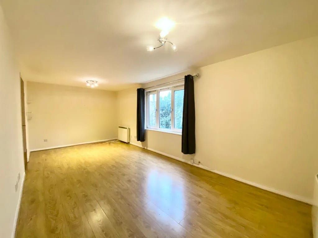 1 bed flat to rent in Boundary Road, Barking IG11, £1,400 pcm