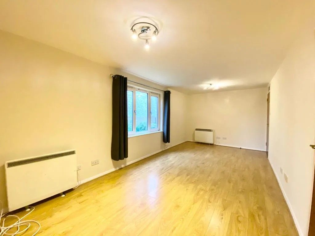 1 bed flat to rent in Boundary Road, Barking IG11, £1,400 pcm