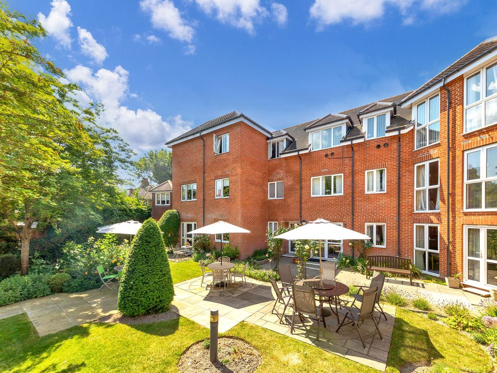1 bed flat for sale in Collingwood Court, Royston SG8, £125,000