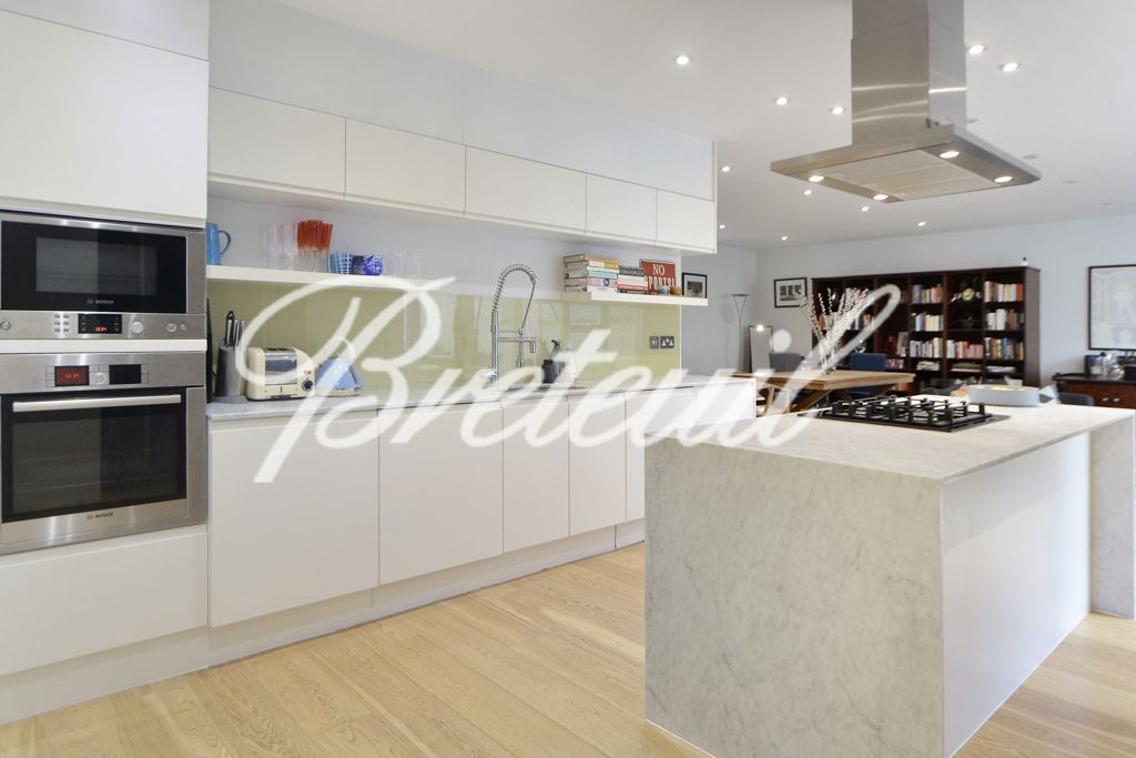 4 bed flat for sale in Broughton Road, London SW6, £1,700,000