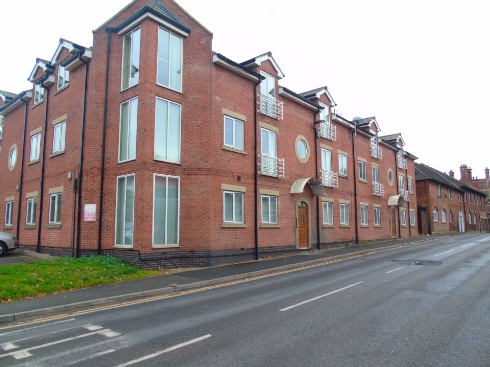 2 bed flat to rent in Chesterfield Road, Alfreton, Derbyshire DE55, £650 pcm