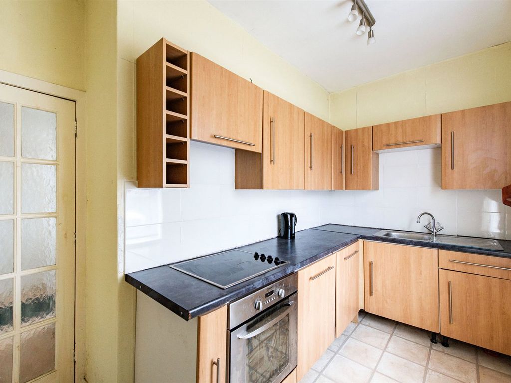 2 bed flat for sale in Hawthorn Street, Grangemouth FK3, £58,000