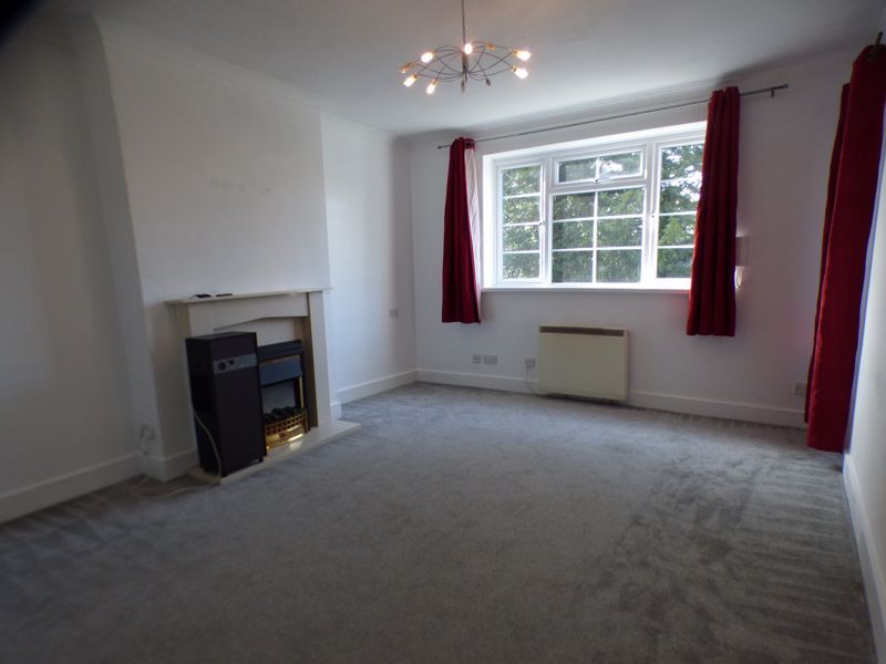 2 bed flat to rent in The Mount, Luton LU3, £1,295 pcm