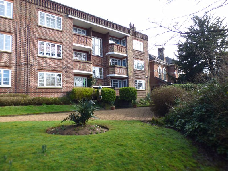 2 bed flat to rent in The Mount, Luton LU3, £1,295 pcm