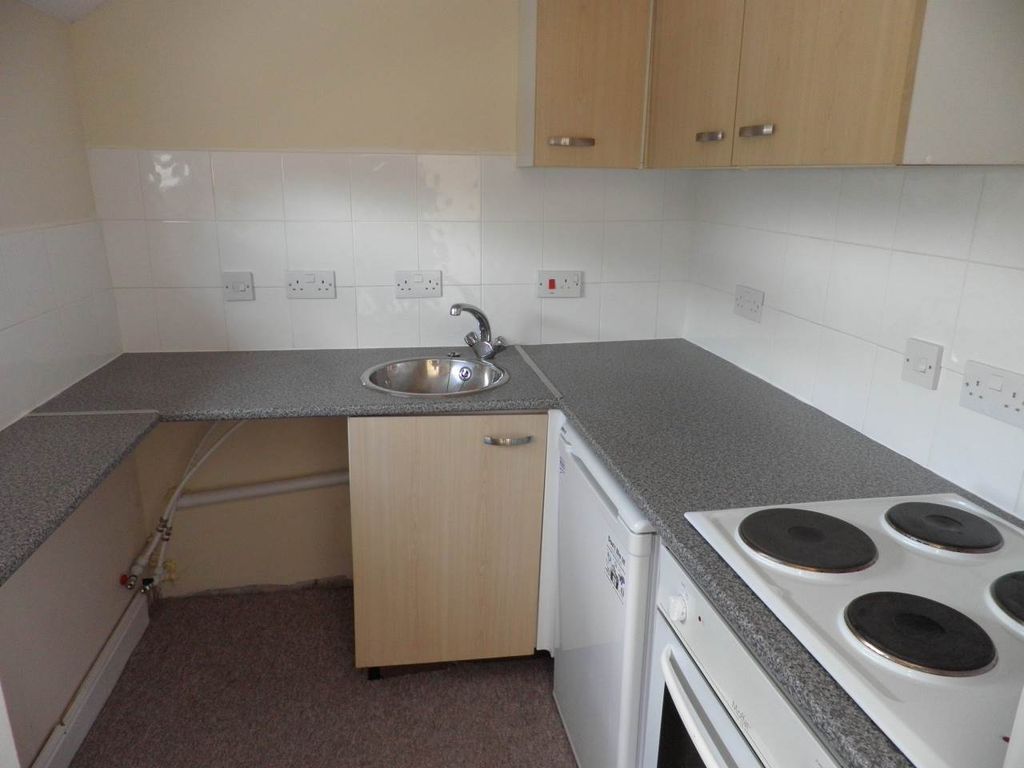 1 bed flat to rent in Portway, Warminster, Wiltshire BA12, £675 pcm