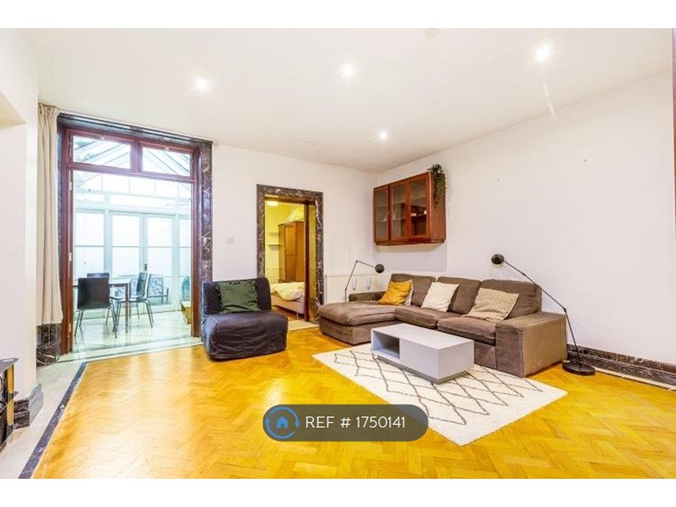 2 bed flat to rent in Oakley Street, London SW3, £2,900 pcm