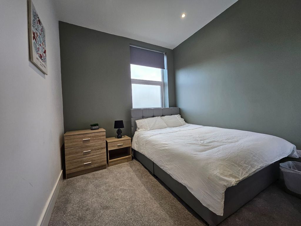 Room to rent in Room 2, 53 Bentley Road, Doncaster DN5, £498 pcm
