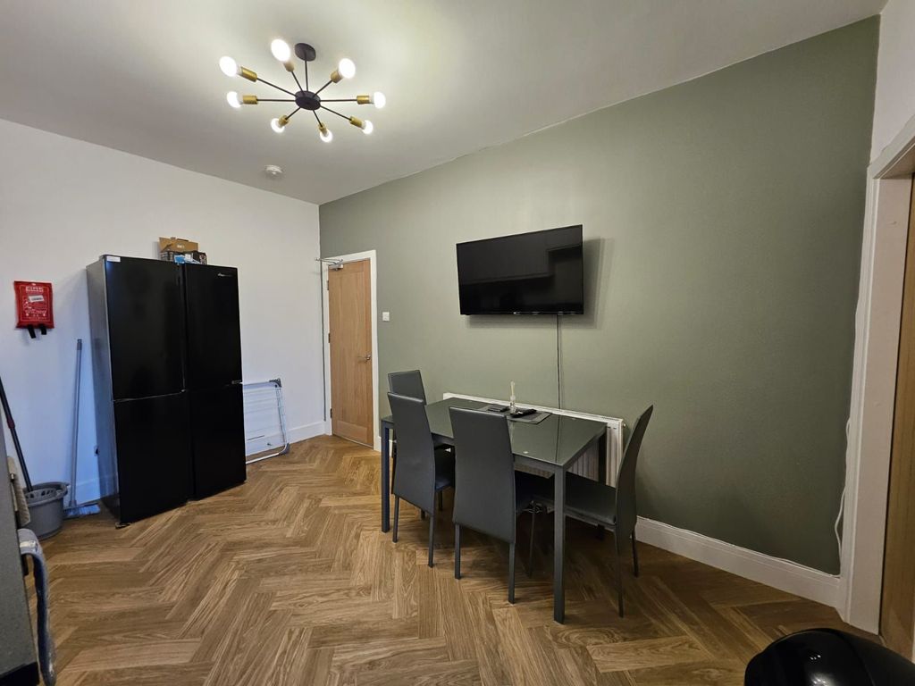 Room to rent in Room 4, 53 Bentley Road, Doncaster DN5, £477 pcm